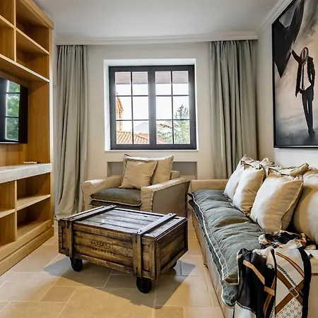 Castro Mesembria Boutique نيسيبار