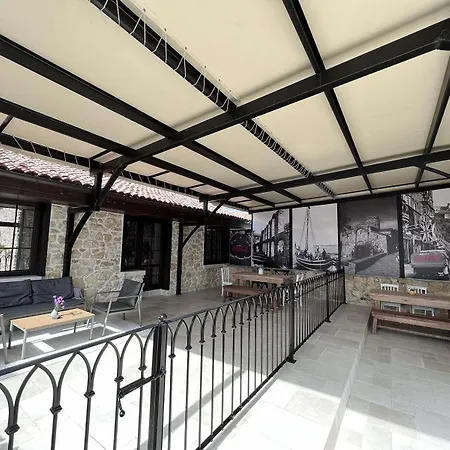 Castro Mesembria Boutique מלון נסבר