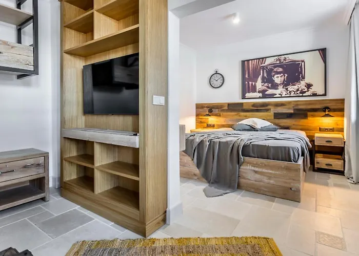 Castro Mesembria Boutique Hotel *